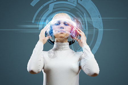 mp3格式音频技术穿着衣服的轻女人戴着耳机媒体背景下设计图片