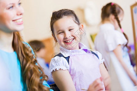 可爱的女孩老师小女孩幼儿园老师画画图片