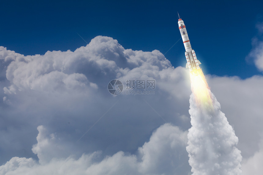 火箭太空飞船用蓝天上高高飞图片