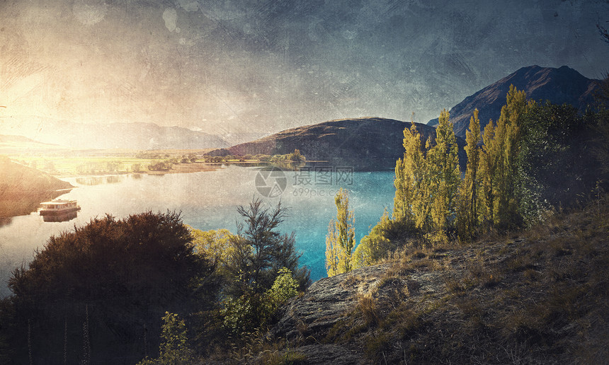 格伦奇风格的兰斯卡普山湖森林的自然美丽景观图片