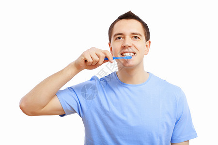 早上在家刷牙的年轻人背景图片