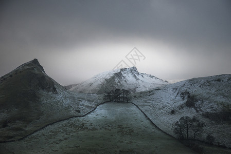 英格兰高峰区铬山公园山美丽的冬季景观形象图片