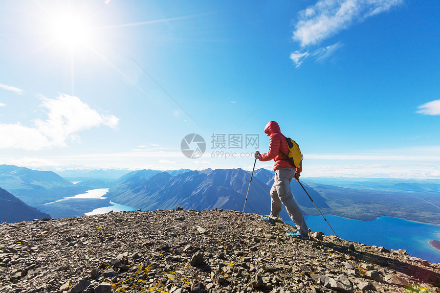 加大山区徒步旅行的人徒步旅行北美最受欢迎的娱乐活动活动很多风景如画的小径图片