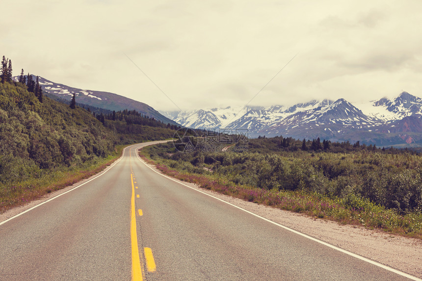 阿拉斯加风景优美的公路,美国图片