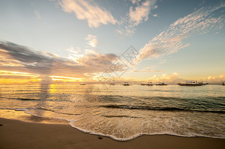 菲律宾彭格拉的阿洛纳热带海滩日落高清图片