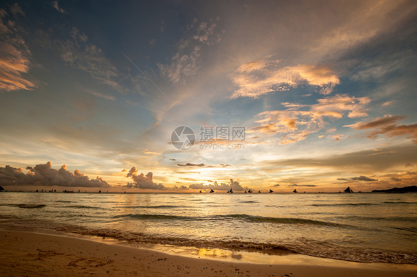 美丽的日落Boracay海滩,菲律宾图片