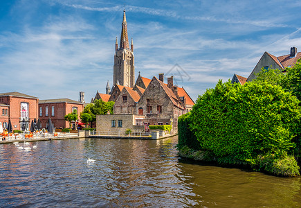 布鲁日布鲁日城市景观与水渠教堂的们的女士,法兰德斯,比利时图片
