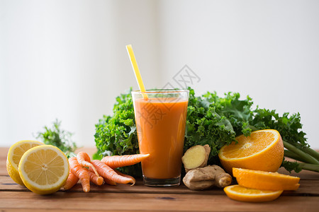 健康的饮食,食物,节食素食的杯胡萝卜汁,水果蔬菜木制桌子上图片