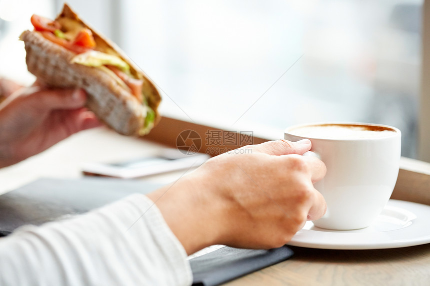 食物,晚餐人们的女人喝咖啡,吃帕尼尼三明治早餐午餐咖啡馆图片