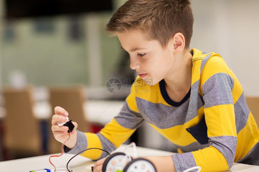 教育,儿童,技术,科学人的男孩建筑机器人机器人学校课程图片