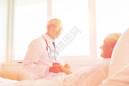 医学,龄,保健人的医生检查老年女子脉搏医院病房图片