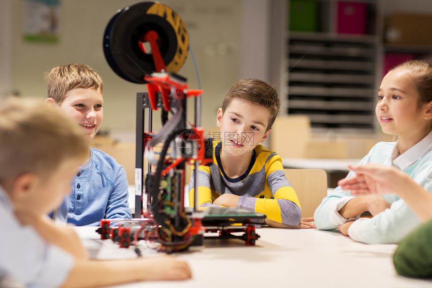 教育,儿童,技术,科学人的群快乐的孩子与3D打印机机器人学校课程图片
