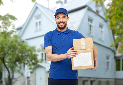 家庭送货服务,邮件,人,物流运输快乐的人与包裹箱房子的背景图片