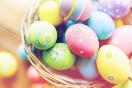 复活节,假日,传统象彩色复活节鸡蛋篮子篮子里彩色复活节彩蛋图片