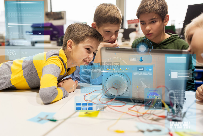 教育,儿童,技术,科学人的群快乐的孩子带笔记本电脑发明套件机器人学校课程与虚拟屏幕投影机器人学校的孩子们,笔记图片