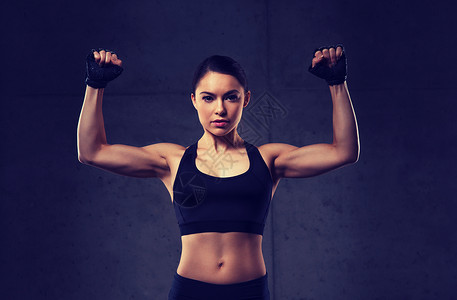 运动,健身,健美,举重人的轻妇女健身房锻炼肌肉轻的女人健身房锻炼肌肉图片