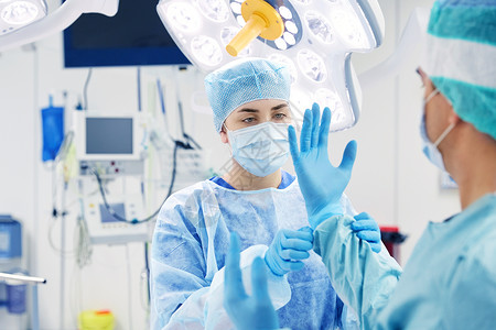 外科,医学人的护士协助外科医生帮助手套手术室医院医院手术室的外科医生图片