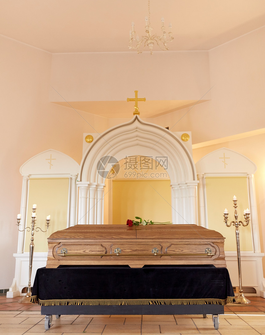 葬礼哀悼基督教正统教会的棺材基督教东正教葬礼上的棺材图片