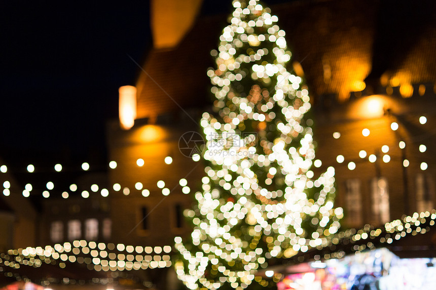 假日,销售零售晚上诞节市场老市政厅广场塔林塔林老市政厅广场的诞节市场图片