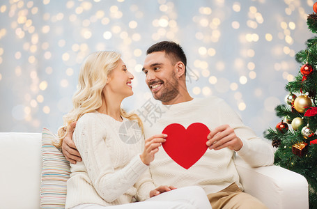 诞节,假期,爱人的幸福的夫妇红色的心灯光背景诞快乐的红心夫妇背景图片