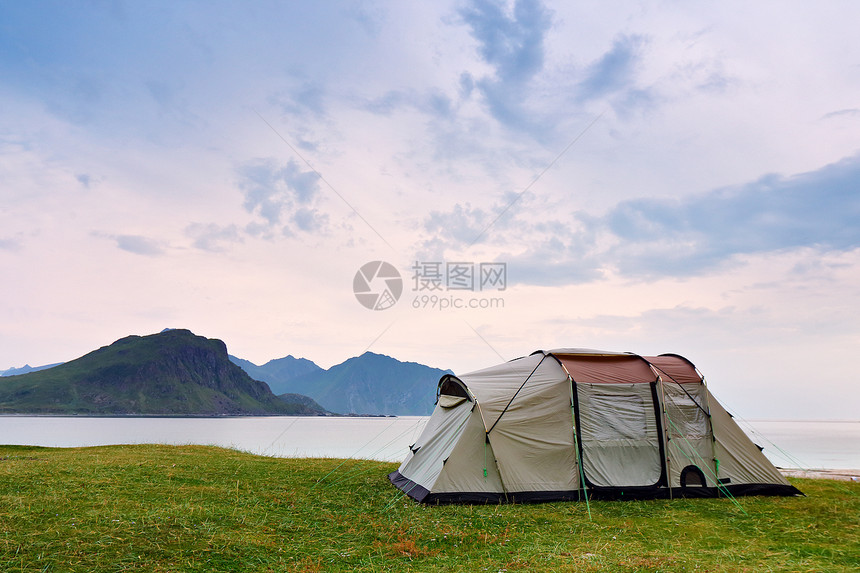 海边露营挪威的度假,洛芬岛图片