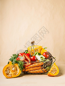 篮子机收获蔬菜南瓜花园秋季季节食品图片