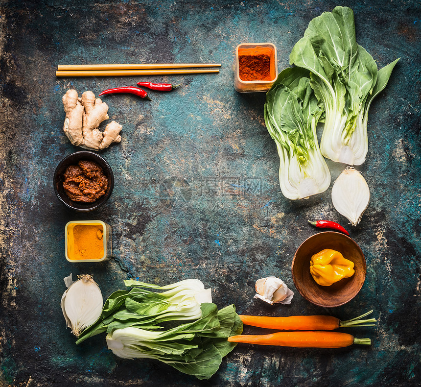 亚洲烹饪原料香料与筷子乡村背景,顶部视图,文字,框架的地方亚洲食物饮食中国泰国菜,平躺图片