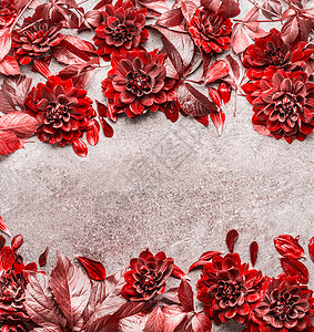 美丽的创意红秋花树叶框架成灰色的石头背景花落图案,平躺,顶部视图图片