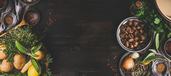 栗子烹饪原料黑暗的乡村背景,顶部视图,地点为文本季节食物饮食横幅图片