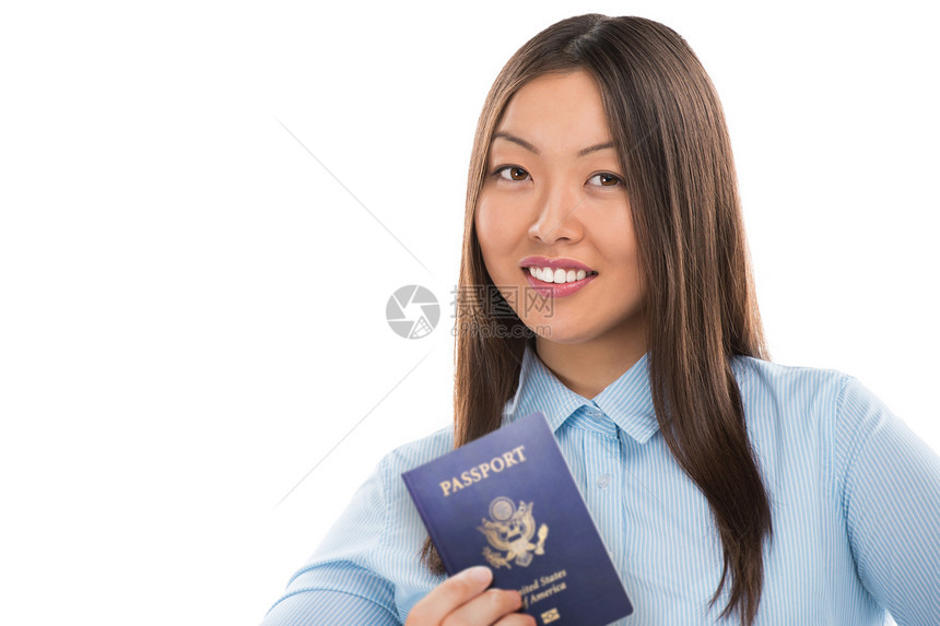 持护照的自信轻商业女的肖像