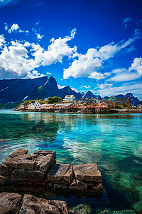 诺维吉亚洛芬岛挪威诺德兰县的个群岛以独特的风景而闻名,戏剧的山脉山峰,开阔的大海庇护的海湾,海滩未触及的土地背景