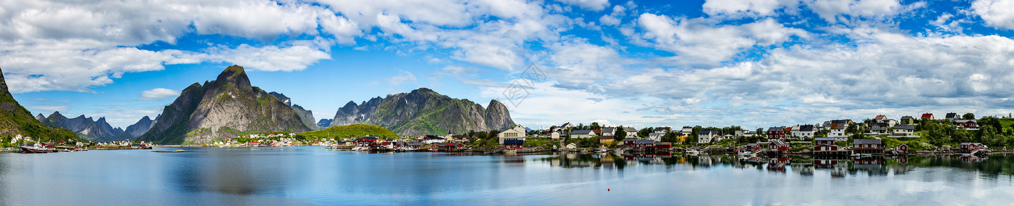 诺维吉亚挪威诺德兰县的全景洛芬岛以独特的风景而闻名,戏剧的山脉山峰,开阔的大海庇护的海湾,海滩未触及的土地背景
