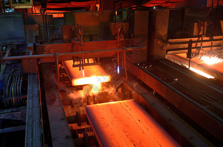 工厂中热金属的气体切割图片