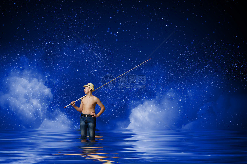 小渔夫晚上带着鱼竿的小男孩图片