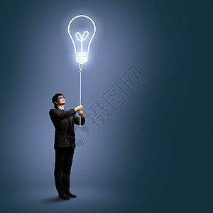 商业理念灯泡气球的商人的形象灵感图片