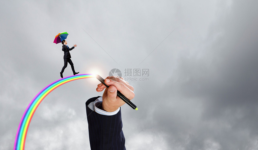 创造力的浪潮上商人带着雨伞走天空的彩虹上图片