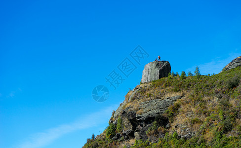 风景如画新西兰阿尔卑斯山远足者的自然景观图片