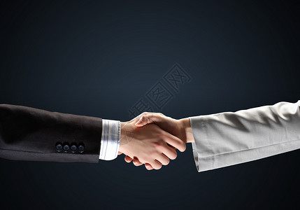 商务握手的形象黑色背景下商务握手的图像图片