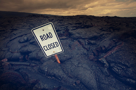 道路封闭夏威夷岛上的熔岩封闭的道路背景