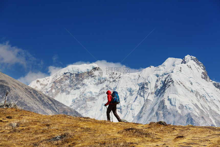 喜马拉雅山的登山者图片
