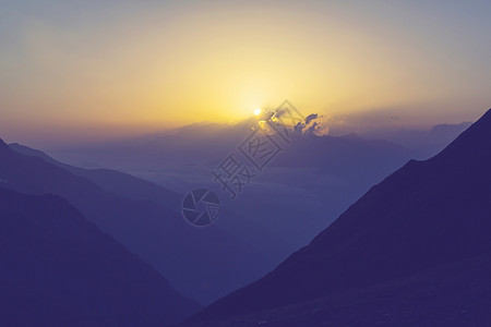 高加索山脉夏天高清图片