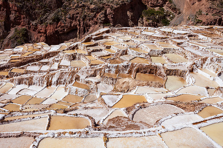 萨利纳斯德马拉斯,秘鲁印加前传统盐矿背景图片