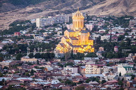 比利斯三大教堂茨明达巴教堂晚上比利斯,格鲁吉亚首都背景图片