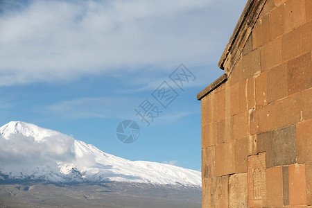 古老的墙亚美尼亚古修道院KhorVirap的部分,背景为Ararat山成立于21662背景