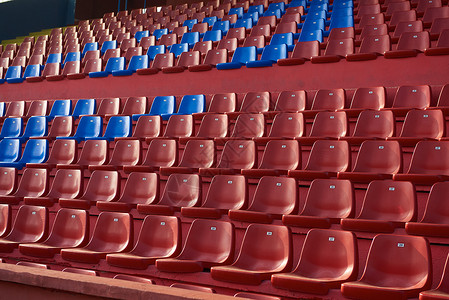 红色体育场座位排壁纸椅空图片