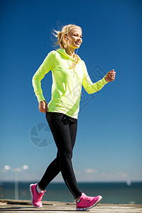 健身生活方式的女人户外运动女人户外运动图片