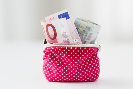 金融,投资,储蓄现金欧元纸币粉红色钱包图片