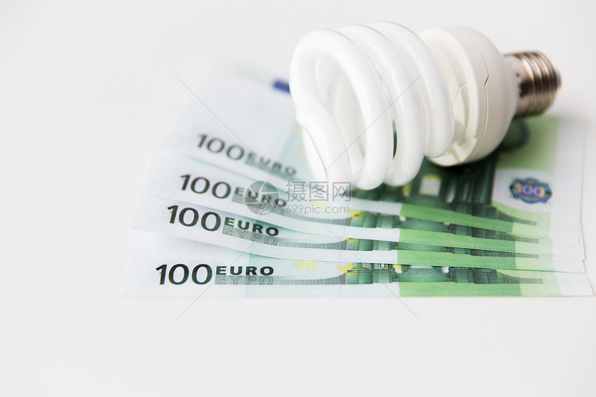 商业,金融,节能公用事业的欧元纸币灯泡桌子上图片