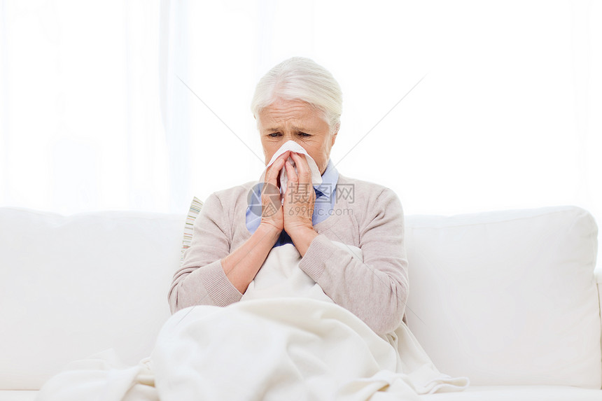 保健,流感,卫生,龄人的生病的老妇女家里鼻子纸巾图片