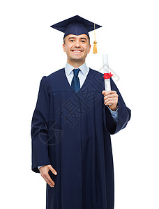 教育,毕业人的微笑的成人学生砂浆板带文凭帽子高清图片素材